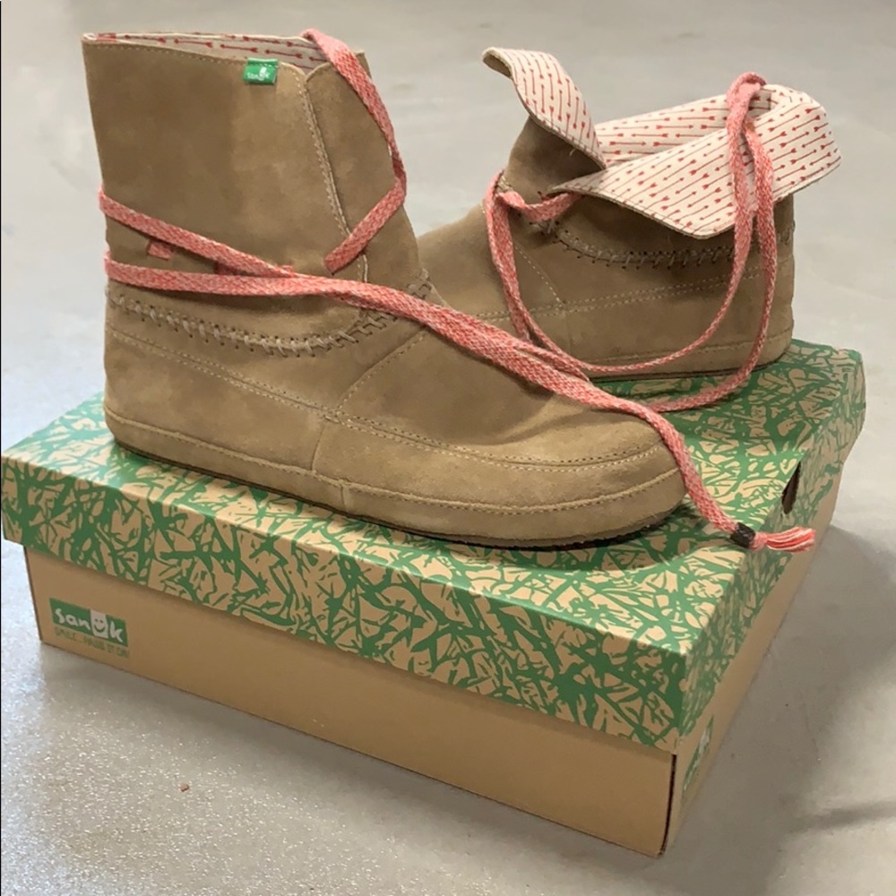 Sanuk lightweight Booties